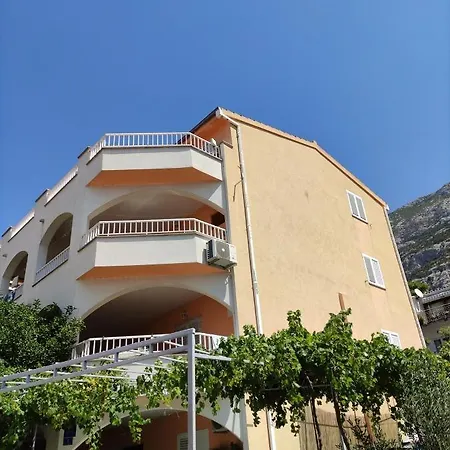 Selak, Apartman